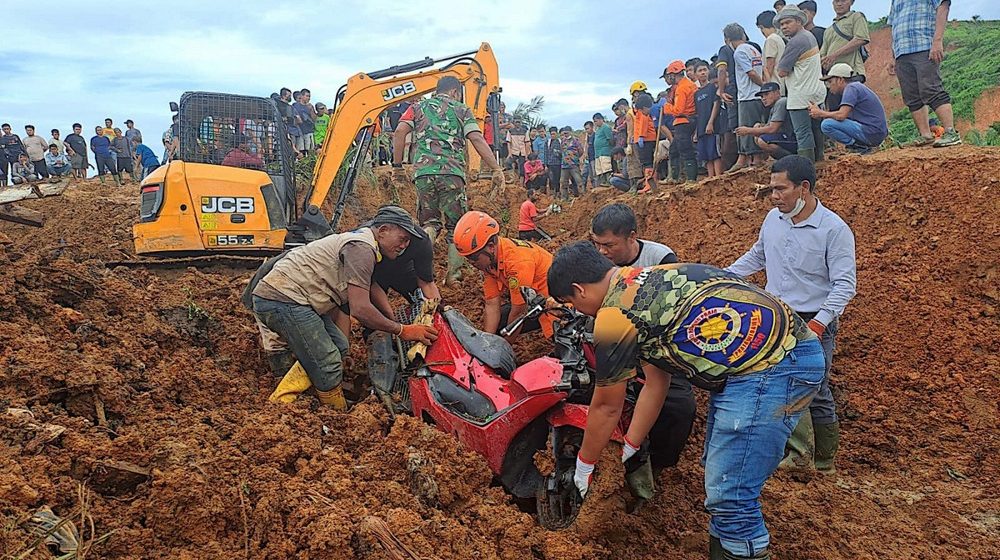 Indonezija: Više od 300 poginulih u poplavama i klizištima